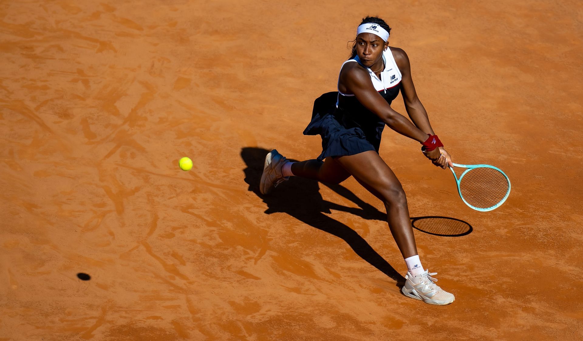 Coco Gauff hits a backhand during her Italian Open 3R match | Image Source: Getty